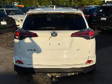 2018 Toyota RAV4 LE - Photo 5
