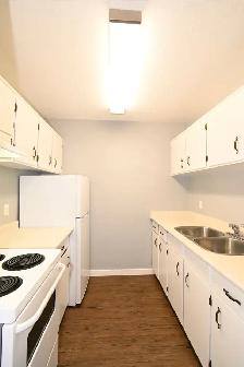 1-Bedroom 1-Bathroom l 212-4280 Quentin Avenue l Apartment