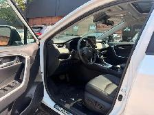 2025 Toyota RAV4 Hybrid XLE AWD PREMIUM, LEATHER, SUNROOF - Photo 8