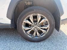 2025 Toyota RAV4 Hybrid XLE AWD PREMIUM, LEATHER, SUNROOF - Photo 14