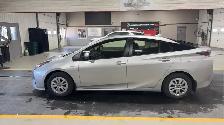 2016 Toyota Prius - Photo 2