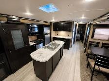 2017 Grand Design Imagine 2950RL - Photo 3
