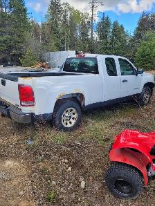 !!!!!!   2013 GMC 4 DOOR CAB   REAR WHEEL DRIVE   !!!! - Photo 4