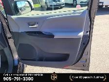 2018 Toyota Sienna LE | AWD | Power doors - Photo 43