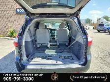 2016 Toyota Sienna LE | AWD | Power doors - Photo 9