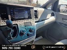 2016 Toyota Sienna LE | AWD | Power doors - Photo 11