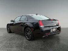 2023 Chrysler 300 Touring L - Photo 4