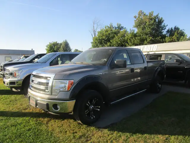 Ford F-150 XLT cabine SuperCrew moteur 5,0l 4x4 po XLT 2014 fina