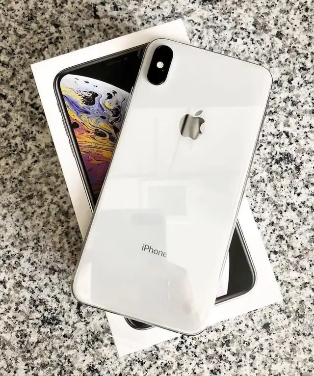 Apple iPhone X & iPhone SE 2 – Open Box