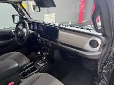 2025 Jeep Wrangler - Photo 10