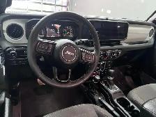 2025 Jeep Wrangler - Photo 12