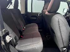 2025 Jeep Wrangler - Photo 15