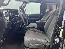 2025 Jeep Wrangler - Photo 18