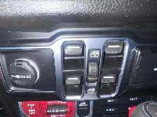 2025 Jeep Wrangler - Photo 24