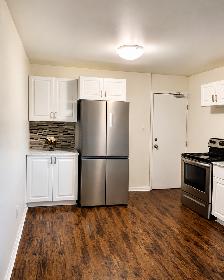 3 BED / 1 BATH • 1,425 SQ. FT. • SHANTY BAY/BARRIE - Photo 3