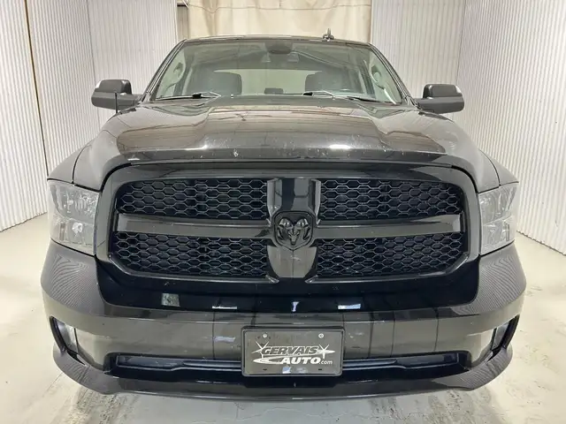 RAM 1500 Classic Express cabine d'équipe 4x4 caisse de 5 pi 7 po