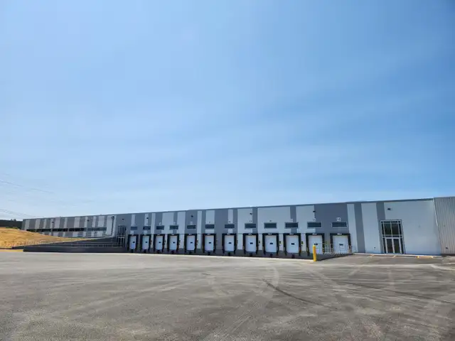 ENTREPÔTS INDUSTRIELS, ANJOU, ST-LÉONARD, MONTRÉAL EST