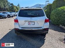 2011 Toyota Highlander V6 JUST ARRIVED, WELL MAINTAINED LIMIT... - Photo 5