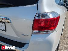 2011 Toyota Highlander V6 JUST ARRIVED, WELL MAINTAINED LIMIT... - Photo 12