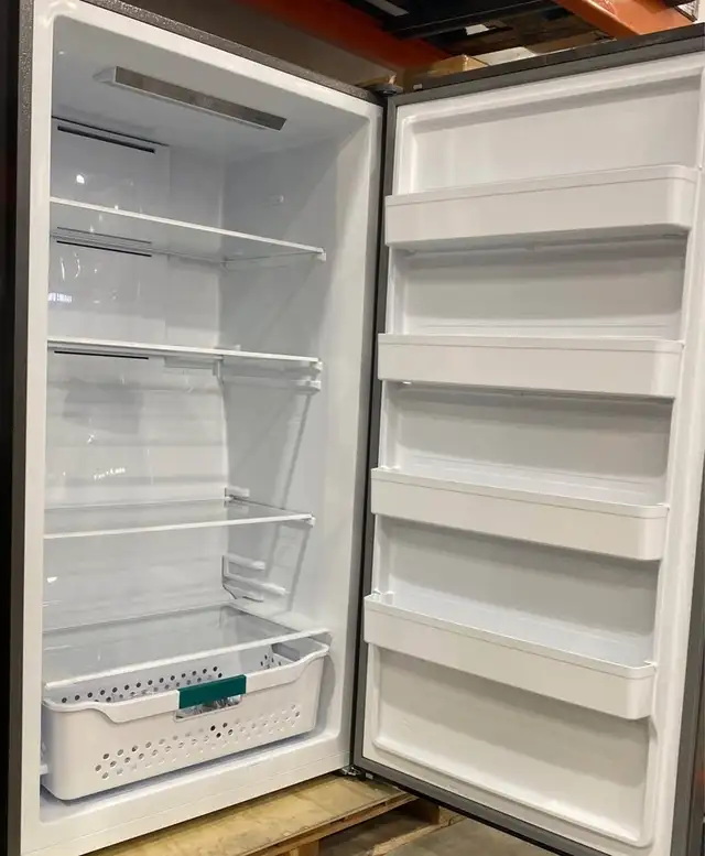 New Hisense 17.7 ft.³ ￼Stand-up freezer,