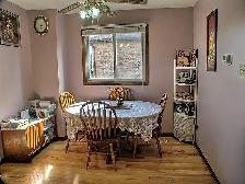 3-Bedroom beautiful, semi-detached house in quite neigborhood - Photo 3