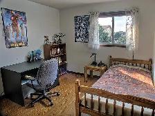 3-Bedroom beautiful, semi-detached house in quite neigborhood - Photo 5