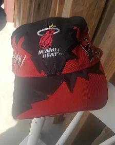Vintage Miami Heat 90's Drew Pearson Snap Back Cap - Photo 2