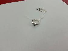 bague en argent avec pierre verte