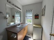 Student Room Rental with PRIVATE BATHROOM at York University - Photo 8