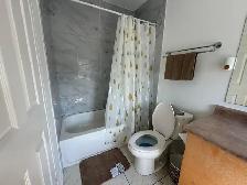 Student Room Rental with PRIVATE BATHROOM at York University - Photo 9
