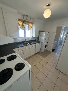 BRIGHT AND SPACIOUS ROOM FOR RENT MIDTOWN - EGLINTON AND YONGE - Photo 3
