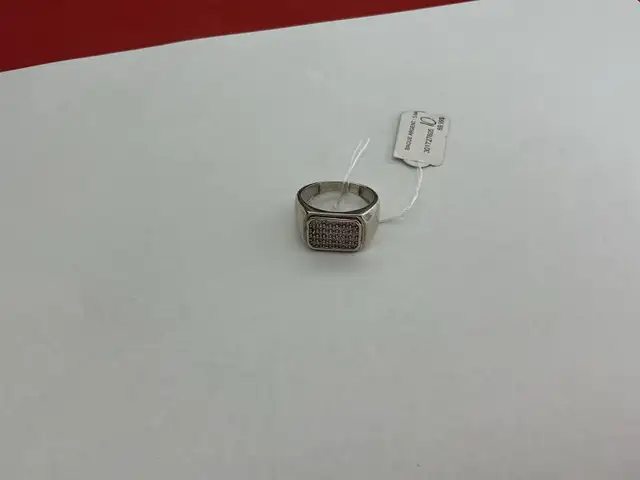 bague en argent avec pierre blanche