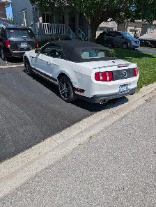 2012 Mustang GT convertible - Photo 2