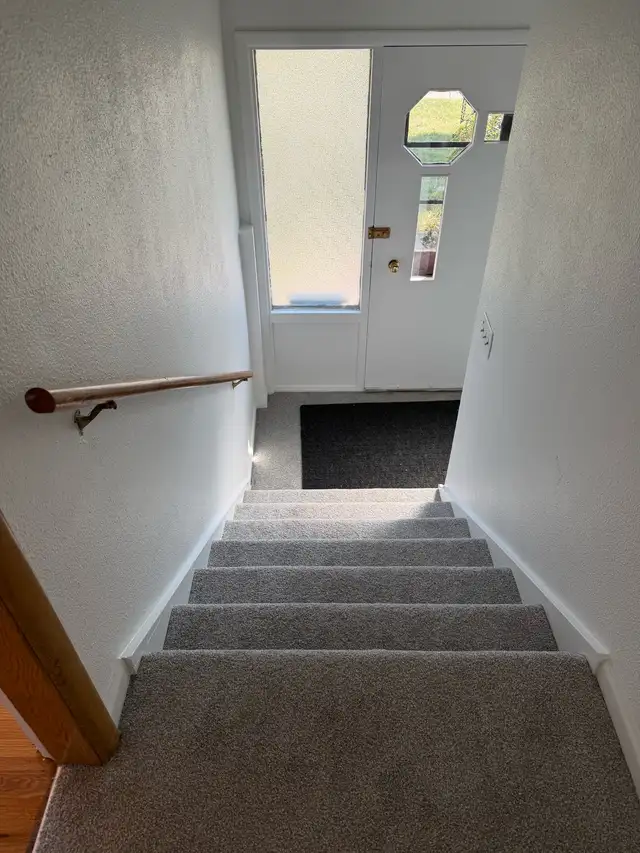 Duplex upper for Rent in West Hillhurst