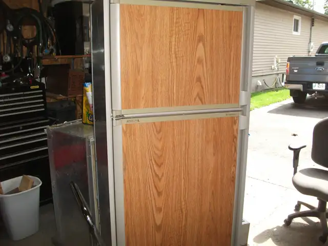 PROPANE - ELECTRIC FRIDGE