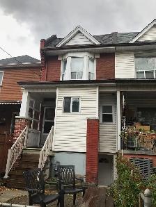 Bloor /Lansdowne, main floor A Room with 1 bathroom near Subway