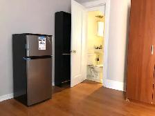Bloor /Lansdowne, main floor A Room with 1 bathroom near Subway - Photo 2