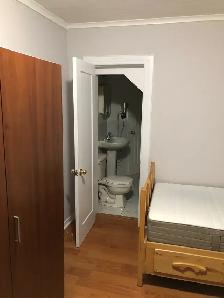 Bloor /Lansdowne, main floor A Room with 1 bathroom near Subway - Photo 3