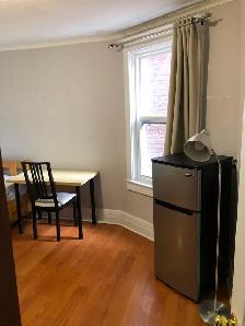 Bloor /Lansdowne, main floor A Room with 1 bathroom near Subway - Photo 7