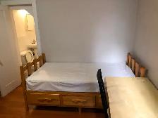 Bloor /Lansdowne, main floor A Room with 1 bathroom near Subway - Photo 8