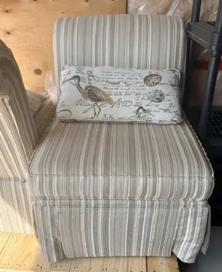 ✨ PAIR OF CUSTOM-MADE LA-Z-BOY CHAIRS ✨