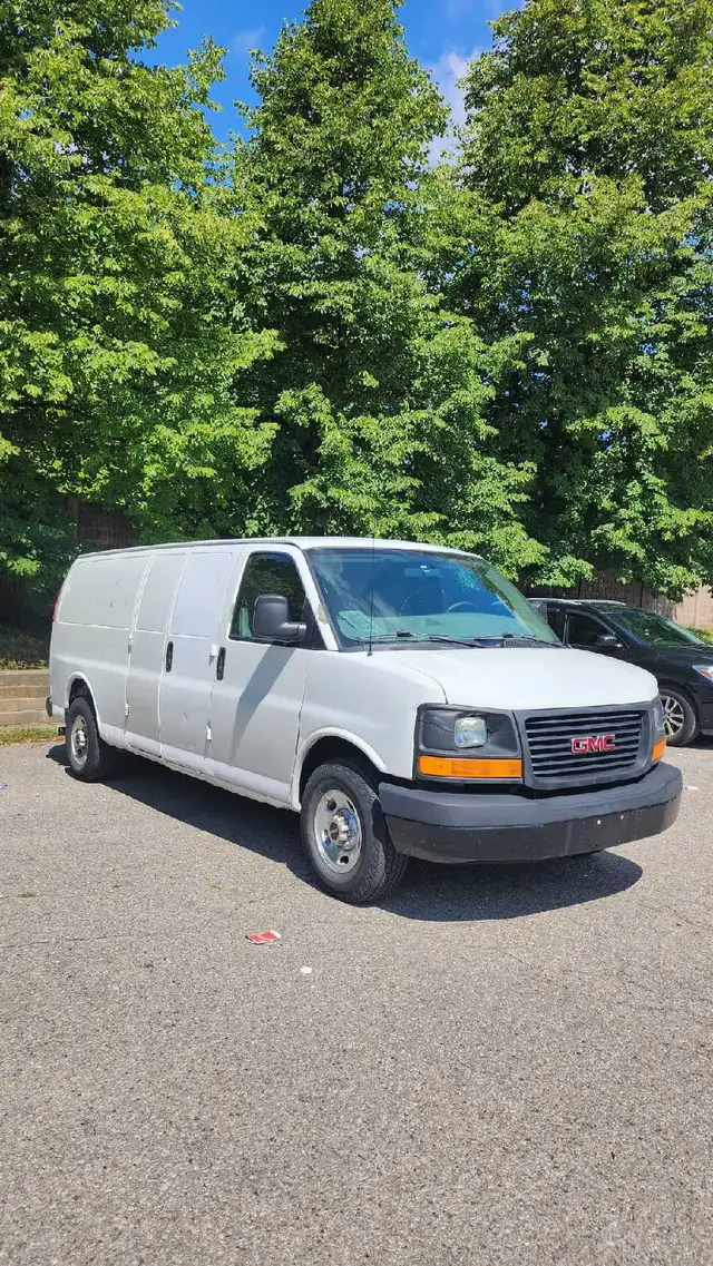 2010 GMC Savana Extended