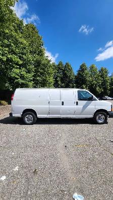 2010 GMC Savana Extended - Photo 2