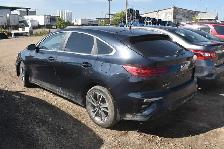 2022 Kia Forte 5-Door EX - Photo 2