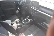 2022 Kia Forte 5-Door EX - Photo 9