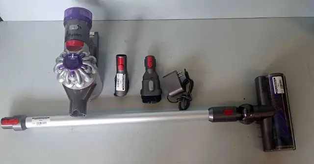 Dyson V7 Cordless Stick Vacuum (32473233)