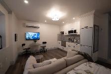 Completely Private Trendy Coach House Apartment in Oakville - Photo 2