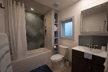 Completely Private Trendy Coach House Apartment in Oakville - Photo 5
