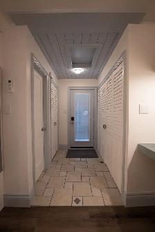 Completely Private Trendy Coach House Apartment in Oakville - Photo 8