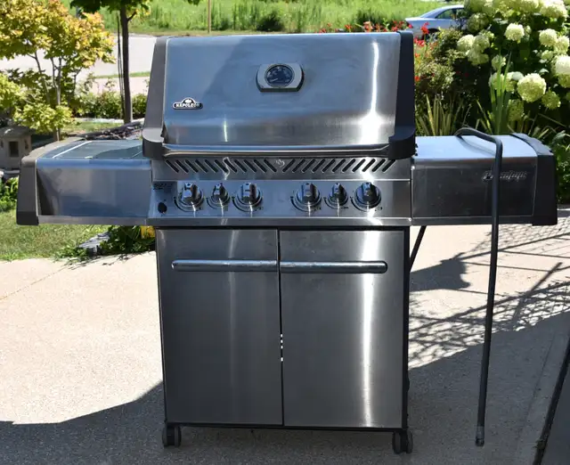 NAPOLEON GAS BBQ, Model 500RSIB